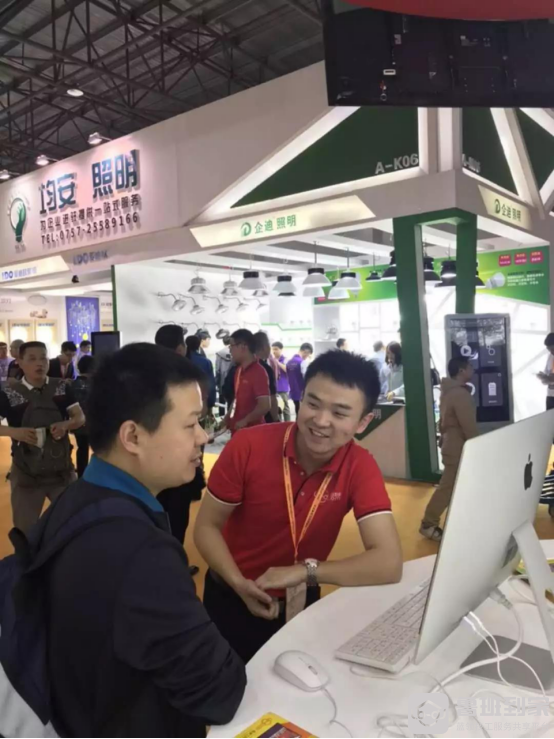 神采奕奕的“小红人