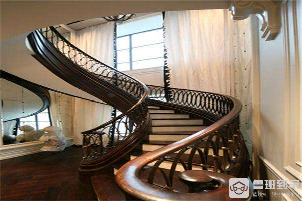 <a href='/zixun/article/tag315425_1/' target='_blank' style = 'text-decoration: underline ; color :blue;'>中柱旋转楼梯</a>尺寸，中柱旋转楼梯安装介绍