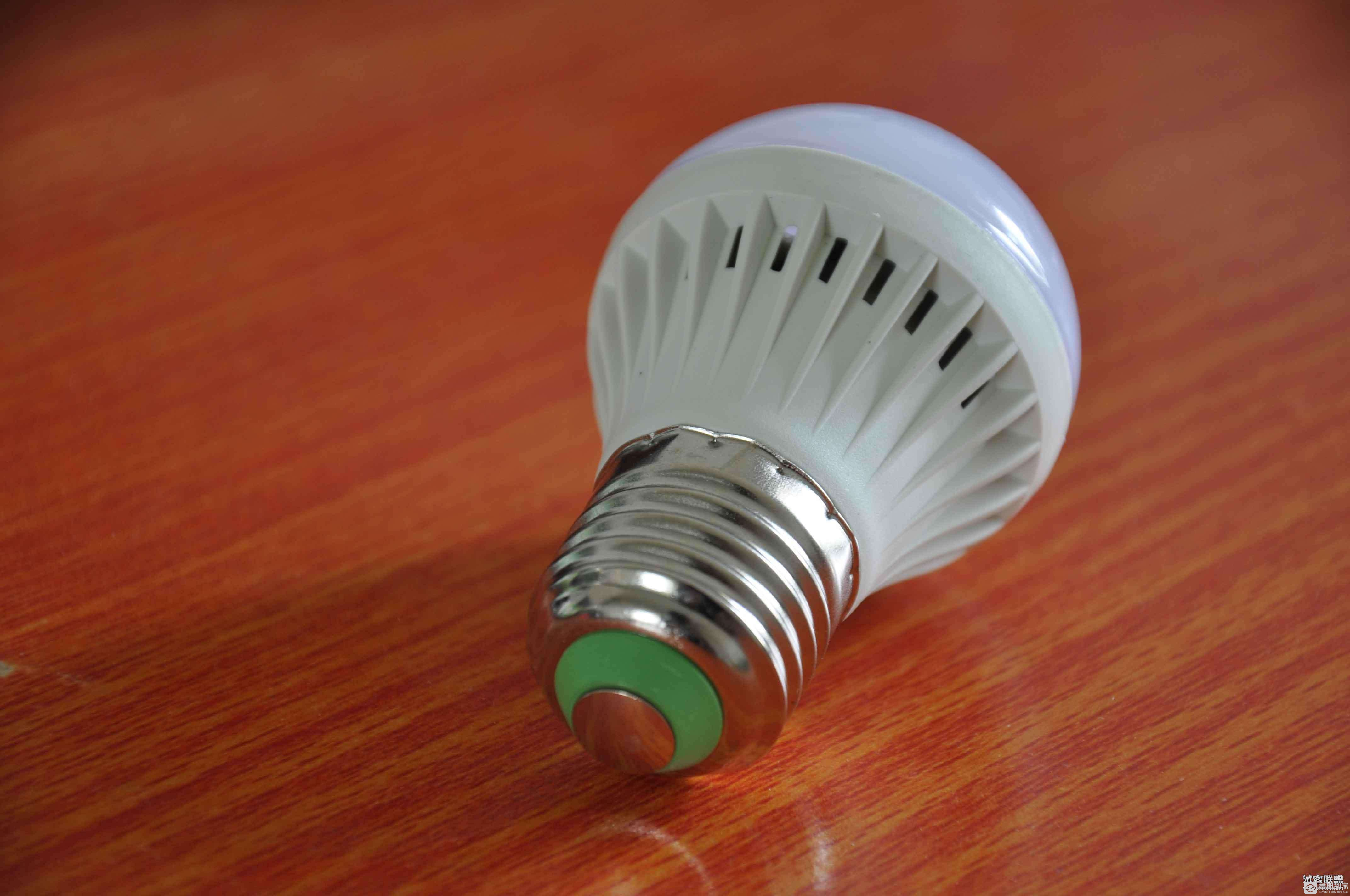 LED灯泡怎么选？小班教你4个小技巧