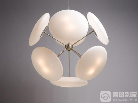 灯具选择类型上有讲究，灯具安装讲工艺