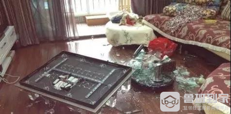 可怕！安装不当，百万吊灯变“掉”灯！