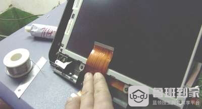 笔记本电脑显示器排线坏了怎么修