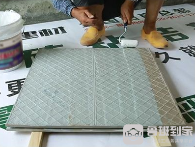 瓷砖背胶施工步骤之继续涂刷