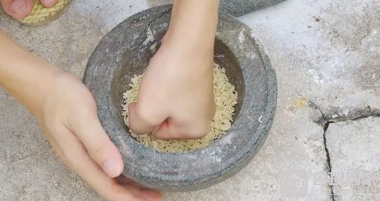 万能的泡面修复术！网上疯传的泡面修家具、修马桶是真的吗？