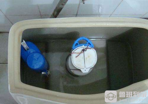 抽水马桶水箱漏水如何修复？ 学习检修思路！