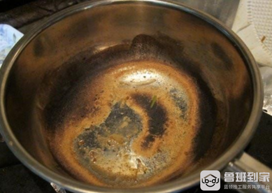 做饭的时候，把锅底烧焦了，怎样清洗才好呢？