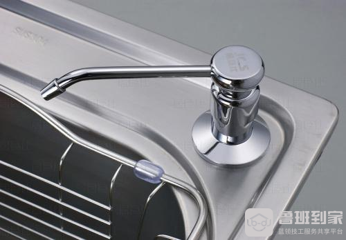 水槽皂液器安装
