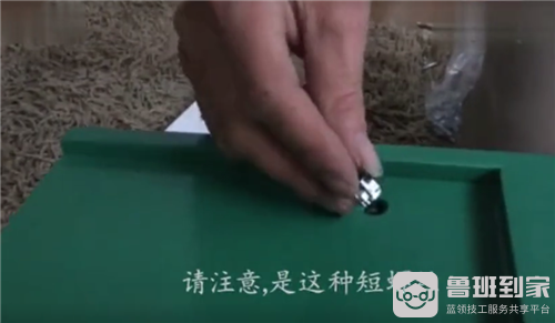 挂墙书架安装