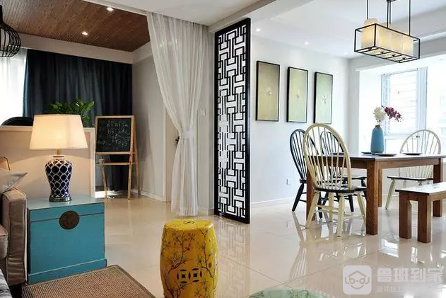 换个角度,则是右边的餐厅 换个角度,则是右边的餐厅