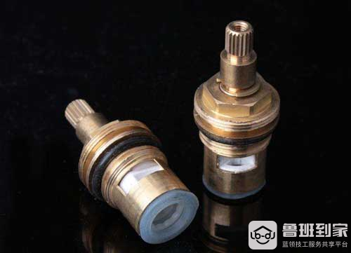 双联水龙头阀芯如何更换