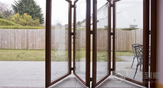 玻璃折叠门有什么特点？