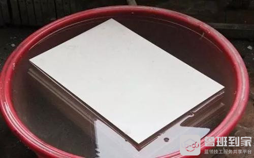泡水瓷砖和不泡水瓷砖哪个好