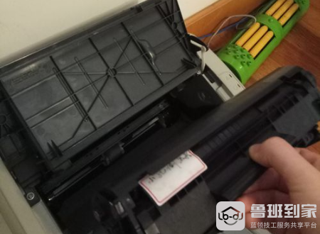 富士施乐m115b加碳粉步骤图2