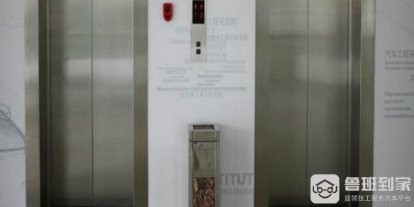 电梯门高度