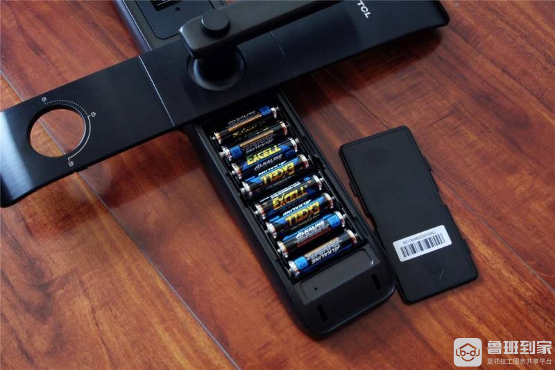 为什么智能锁大都是使用干电池，而不使用锂电池？