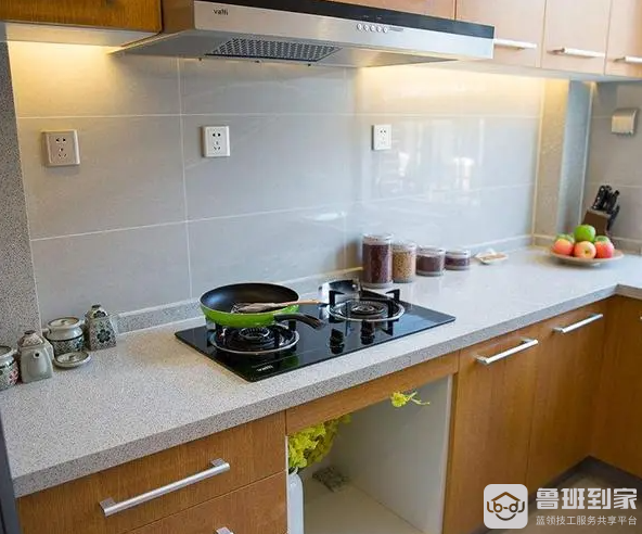 厨房漏水原因是什么？厨房漏水该怎么办