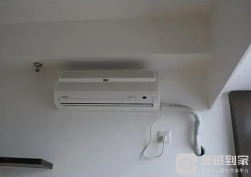 屋里空调排水管漏水的原因是什么，屋里空调排水管怎么维修