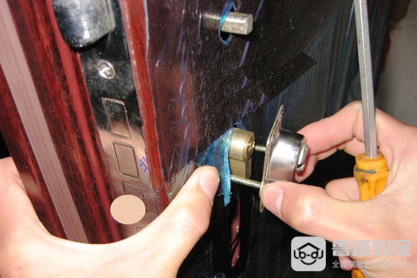 更换防盗门锁芯教程，更换门锁芯应注意什么