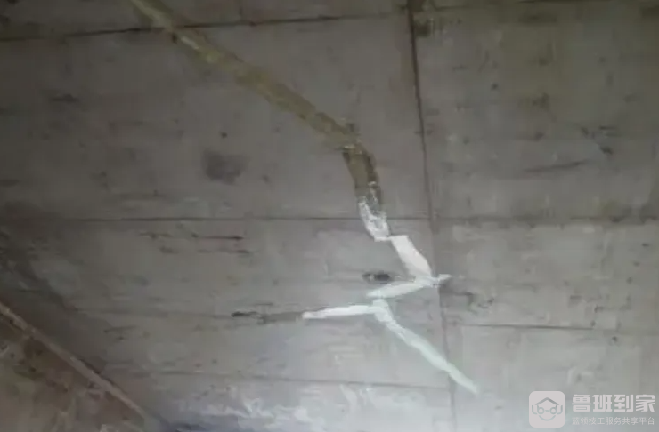 现浇板裂缝如何处理，现浇板出现裂缝的原因有哪些