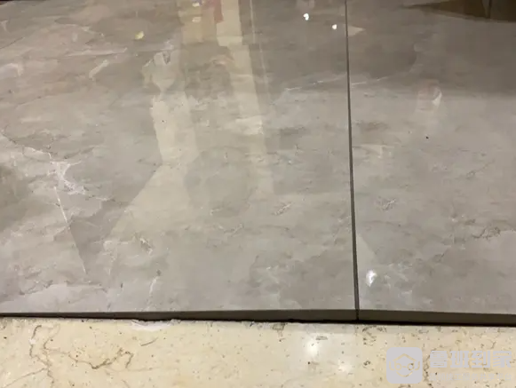 地砖翘起来了怎么修复，地砖翘起用什么胶水