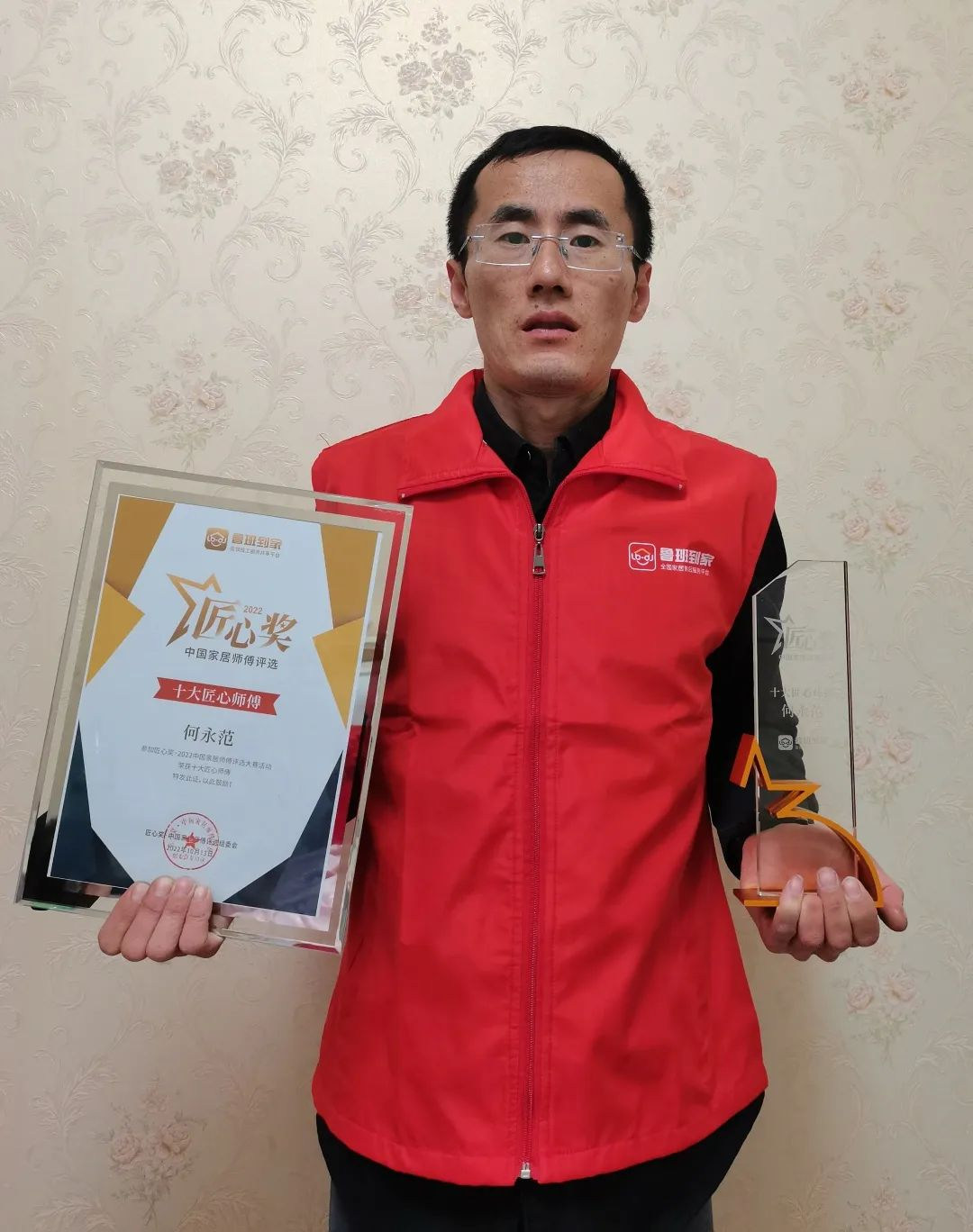 机械工转行安装，新葡萄京官网娱乐何师傅的匠心与坚守