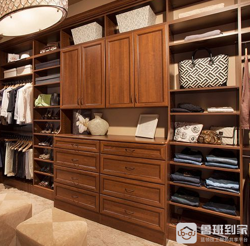 步入式衣帽间是什么意思，步入式衣帽间需要门吗