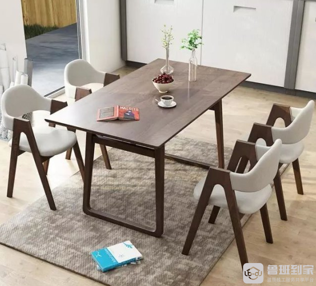 四人餐桌尺寸一般是多少，挑选四人餐桌有什么技巧