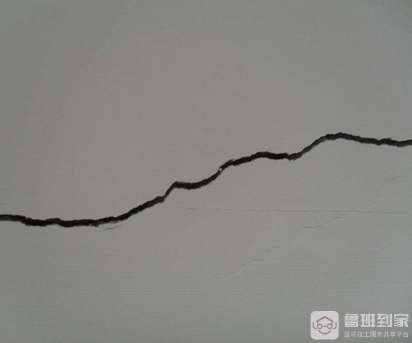 哪种裂缝属于正常裂缝，解决墙面开裂的方法有哪些