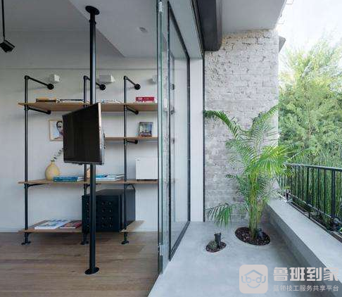 阳台玻璃隔断有哪些优势，如何选购阳台玻璃隔断