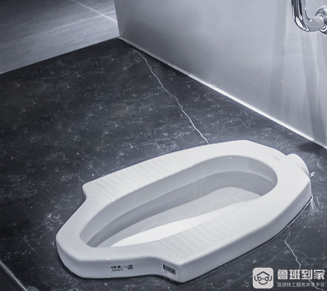 蹲便马桶冲水无力怎么处理