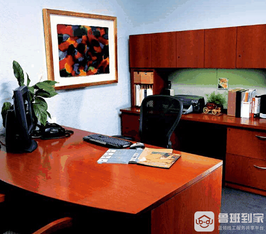 办公桌摆放方向朝哪好