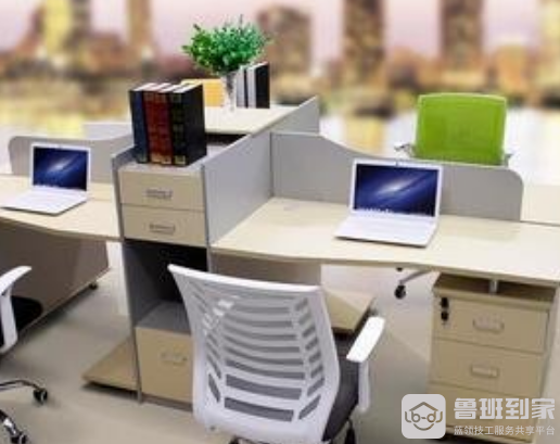 办公桌摆放方向朝哪好