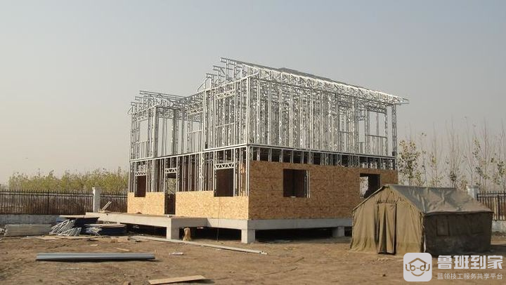 不用砖和水泥，40天建一栋别墅的轻钢房靠不靠谱？能住多少年？