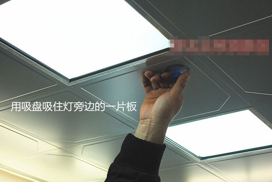 如何换集成吊顶照明灯灯管?【图解】