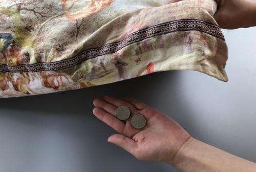 枕头下放硬币会转运吗?放多少硬币能招财?